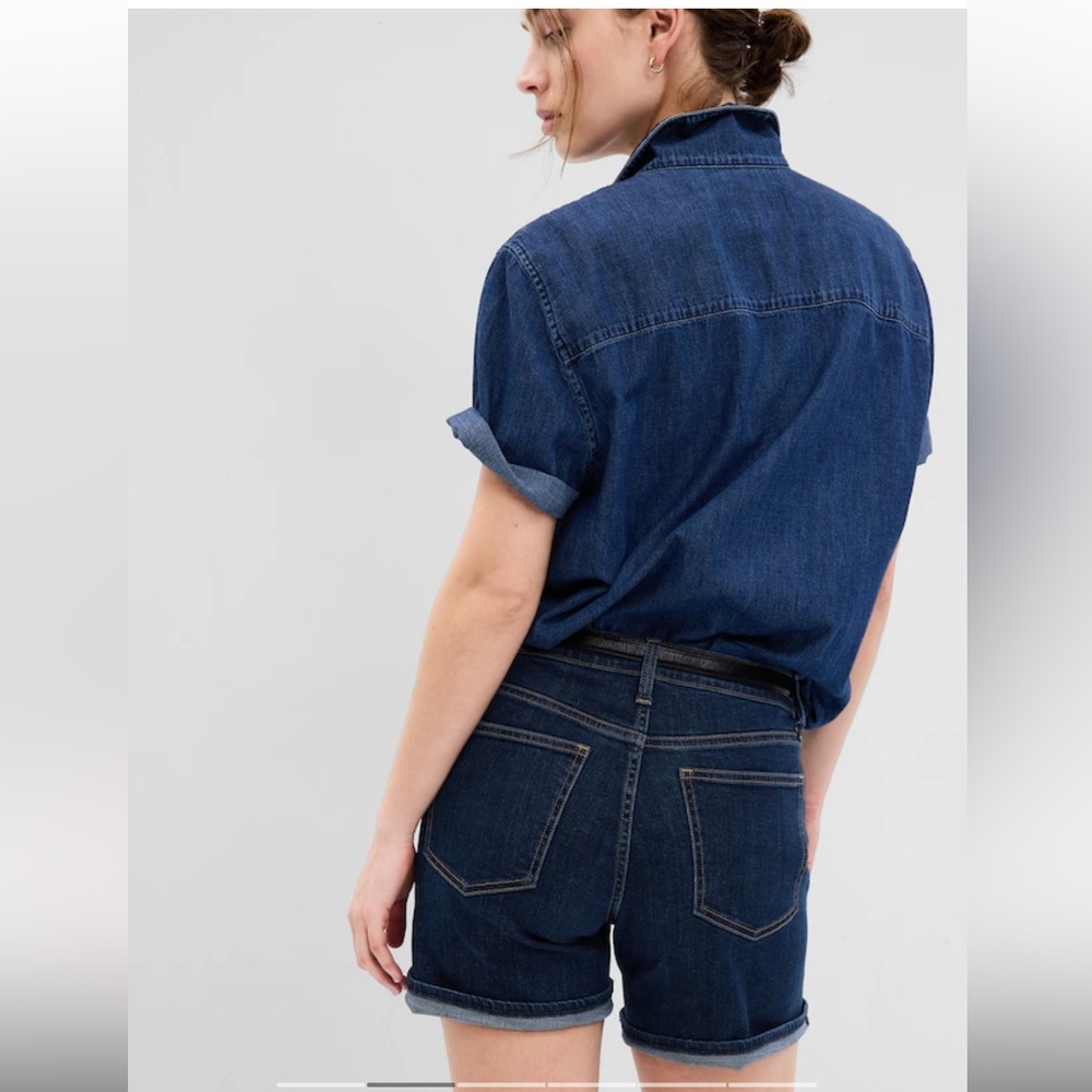 GAP 5” Girlfriend Mid Rise Short - Picture 7 of 7